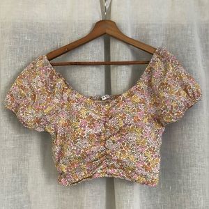 ADORABLE cottagecore crop floral puff sleeve top